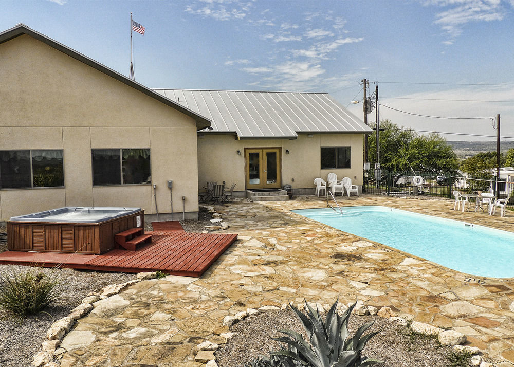Top Of The Hill Rv Resort & Cabins Waring Exterior photo