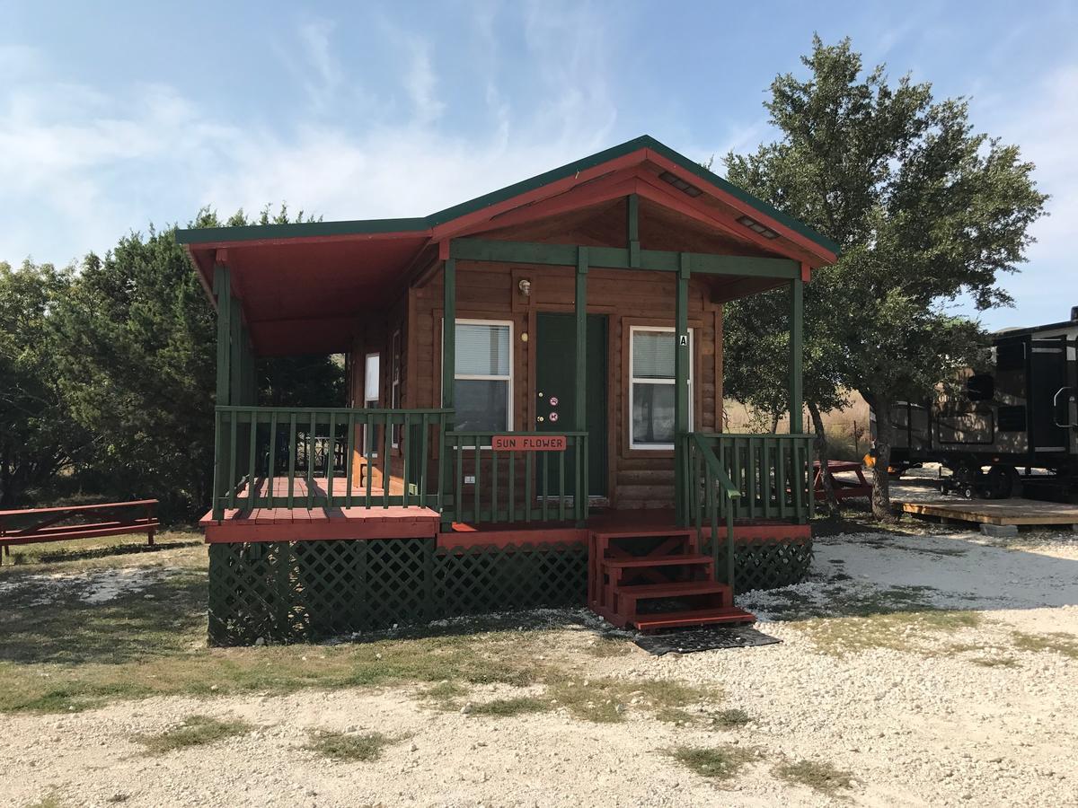 Top Of The Hill Rv Resort & Cabins Waring Exterior photo